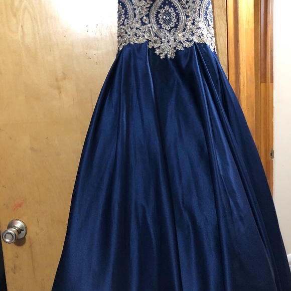 Prom dress - Picture 2 of 5